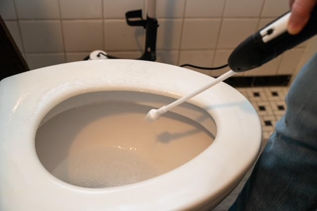 Schoon: Plunger with self-cleaning mechanism. Disinfect your plunger and your bathroom.