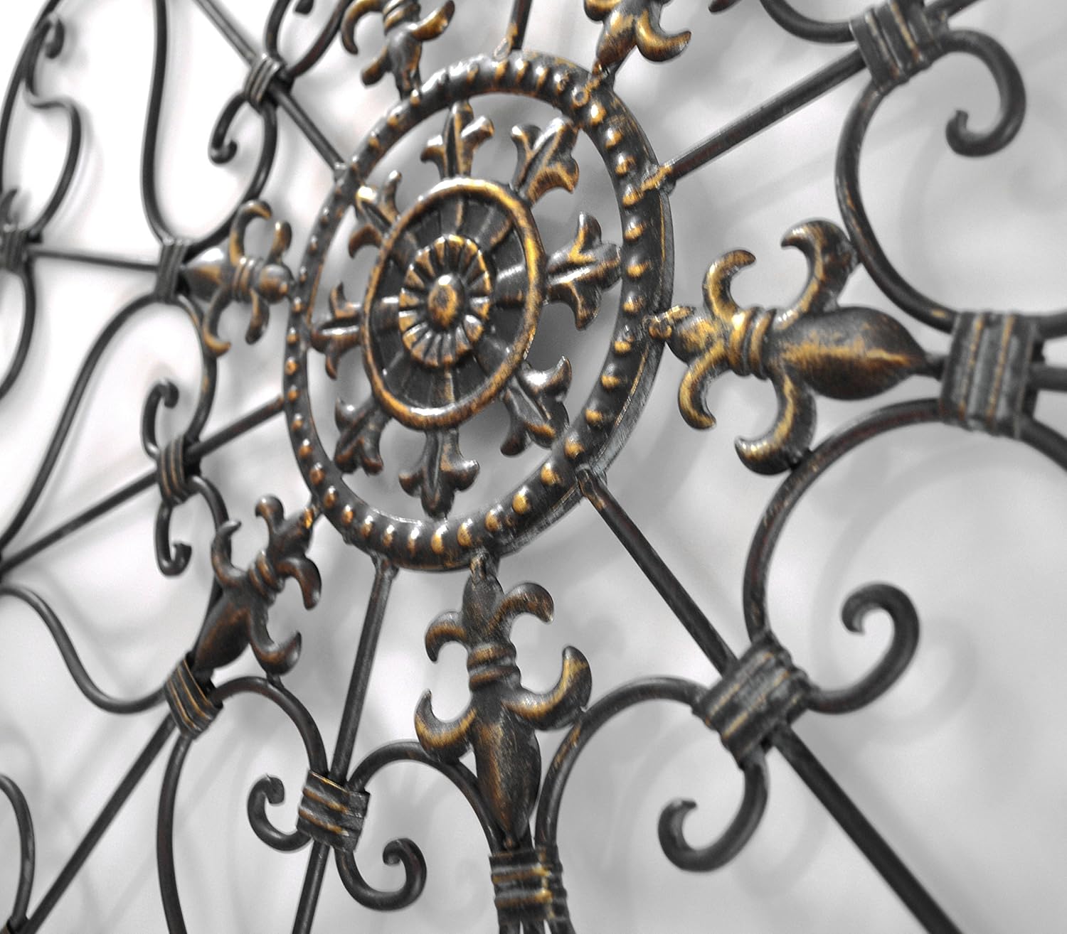 Yun&Lin Crafts Metal Solid Mounted Medallion Hand-painted Wall Decor 30"x30", Large Metal Home Wall Art for Indoor and Outdoor Settings, Vintage Christmas Decorations, Holiday Wall Decorations, Christmas Wall Art